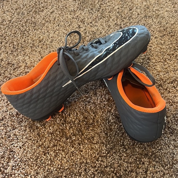 Nike Hypervenom soccer cleats, women's size 7. - Picture 7 of 8